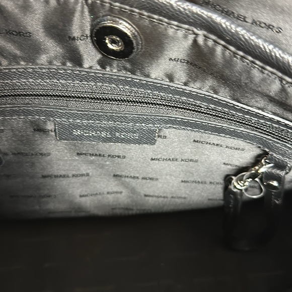 Maddie Medium Crossgrain Leather Tote Bag - Picture 9 of 16